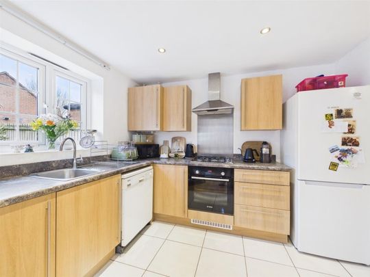 3 BED House To rent - Photo 1