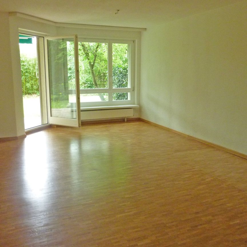 Living in a central location – in a green environment with a seating area - Photo 1