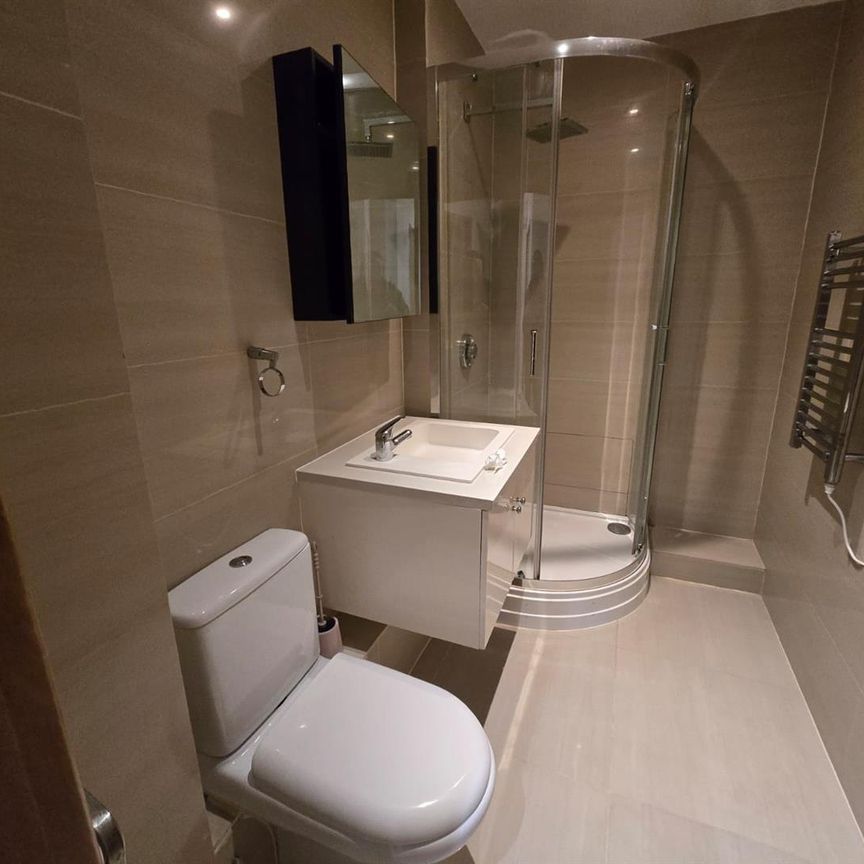 Cornwall Road, Tottenham N15, London - Photo 1