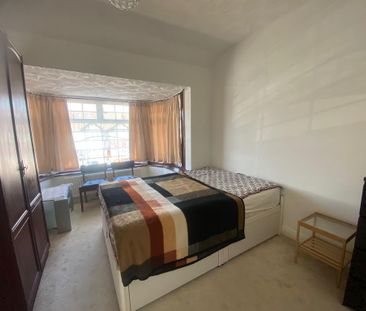 1 bedroom in a house share to rent - Photo 1