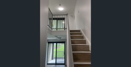 RENOVATED DOUBLE LEVEL TOWNHOUSE IN THE HEART OF NUNDAH - Photo 4