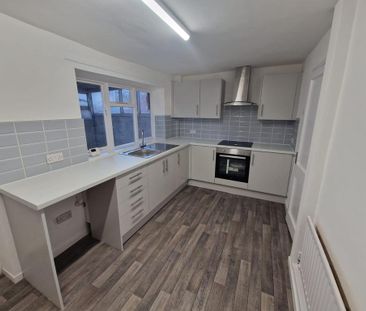 2 bedroom end of terrace house to rent - Photo 6