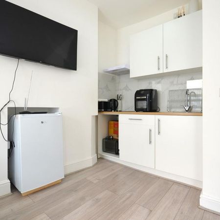 Studio to rent - Photo 3