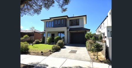 STUNNING TOWNHOUSE - Photo 5