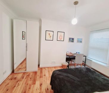 1 bedroom in a house share to rent - Photo 1