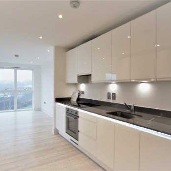 2 bedroom property to rent in London - Photo 1