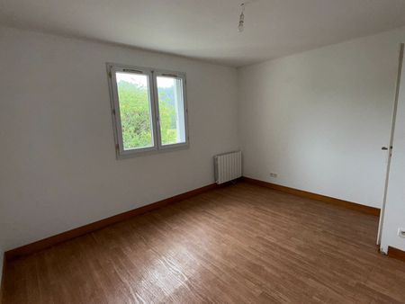 Location Appartement 4 pièces 93m² REDON 35600 - Photo 2