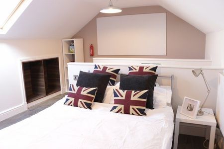 6 Wellington Square, NG7 1NG, NOTTINGHAM - Photo 3