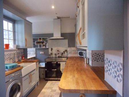 3 bedroom semi-detached house to rent - Photo 5