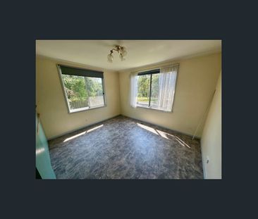 SPACIOUS FAMILY HOME - Photo 2