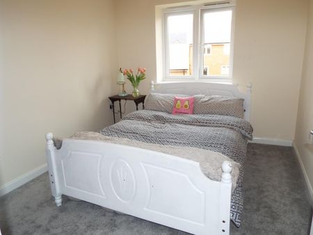 3 bedroom end of terrace house to rent - Photo 4