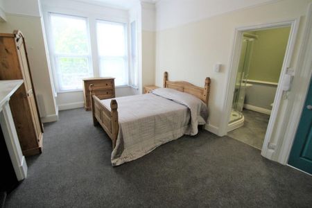 1 bedroom in a house share to rent - Photo 3