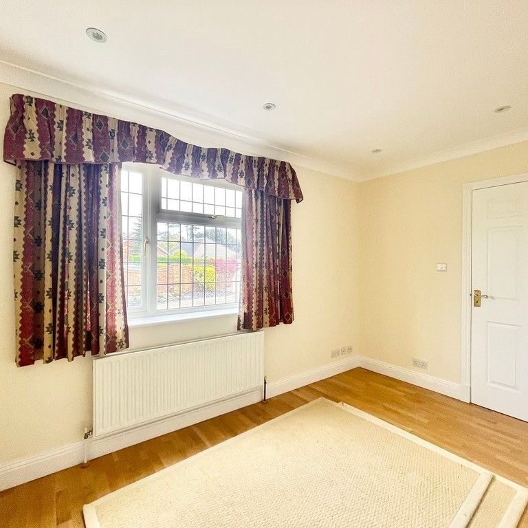 23 Ferringham Lane, Worthing, BN12 5NB - Photo 1