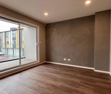 3 Bedroom Modern Living in Prime Location! - Photo 2