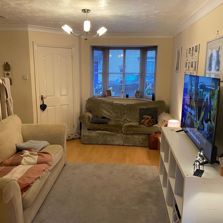 A two bedroom mid-terrace property with two double bedrooms, garage and parking, Aylesbury. Viewing a must! - Photo 1