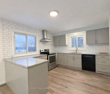 128 Toulon Crescent #UPPER - Photo 2