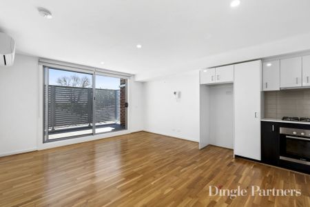 Stylish Modern Apartment in Prime Hughesdale Location - Photo 3