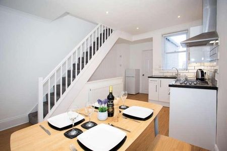 Gyllyng Street, Falmouth, TR11 - Photo 3