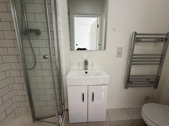 Brassie Avenue, East Acton, London, W3 7DE - Photo 1