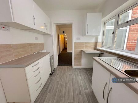4 bedroom terraced house to rent - Photo 5