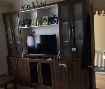 4 bedroom end of terrace house to rent - Photo 1