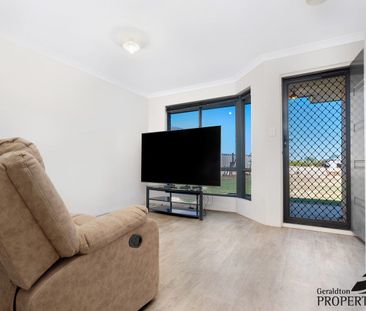 Large Spacious Home and Block - BREAK LEASE - AVAILABLE 9TH JANUARY... - Photo 1