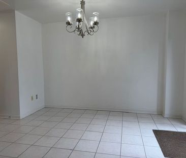 For Lease - 2944 Westbury Court, Mississauga, Ontario - Photo 2