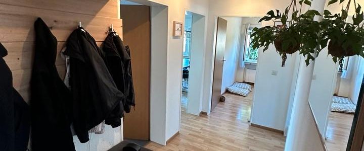 Modernisierte 3-Zimmer-Wohnung mit Einbauküche in Frankfurt - Foto 1