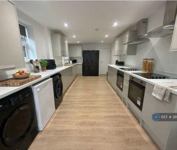 1 bedroom in a house share to rent - Photo 1