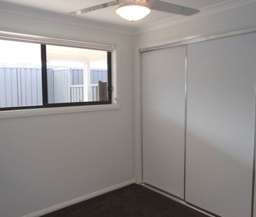 Modern Two Bedroom Townhouse in Springdale Heights! - Photo 4