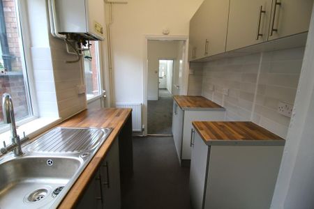 2 bedroom terraced house to rent - Photo 3