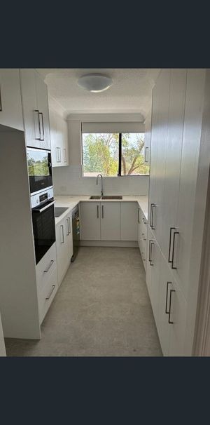 BEAUTIFULLY RENOVATED 2- BEDROOM APARTMENT IN PRIME LOCATION - Photo 1