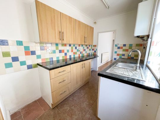 2 bed terraced house to rent in Mace Street, Stoke-on-Trent, Staffordshire - Photo 1