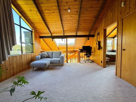 Sunny 3 Bedroom Family Home with Views - Photo 1