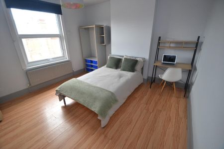 5 bedroom semi-detached house to rent - Photo 3