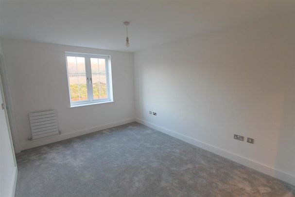 4 bedroom semi-detached house to rent - Photo 1