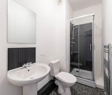 1 bedroom in a house share to rent - Photo 4