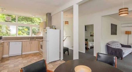 Sunny fully furnished 4 beroom home in Mornington - Photo 4