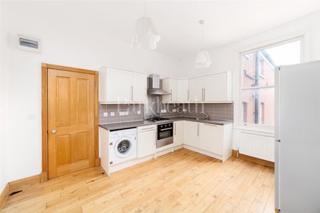 Hillfield Road, West Hampstead, London - Photo 5