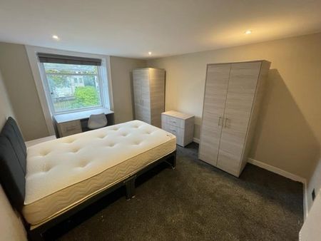 4 bedroom private hall to rent - Photo 2