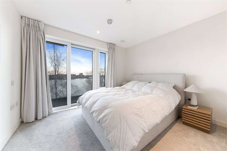 A superb waterfront apartment, set within this highly desirable Berkeley homes development. - Photo 4