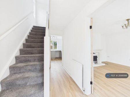 3 bedroom semi-detached house to rent - Photo 3