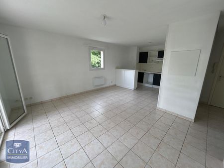 Location Appartement 2 pièces 43m² TONNAY CHARENTE 17430 - Photo 4
