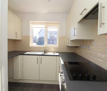 2 bedroom end of terrace house to rent - Photo 5