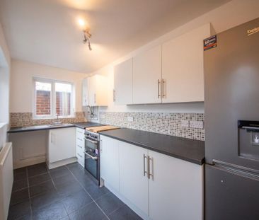 2 bedroom terraced house to rent - Photo 3