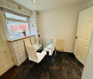 3 bedroom semi-detached house to rent - Photo 4