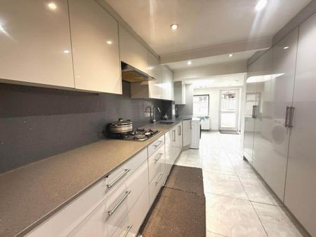 5 bedroom terraced house to rent - Photo 5