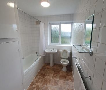 2 Bed Flat, Singleton Court, M25 - Photo 2