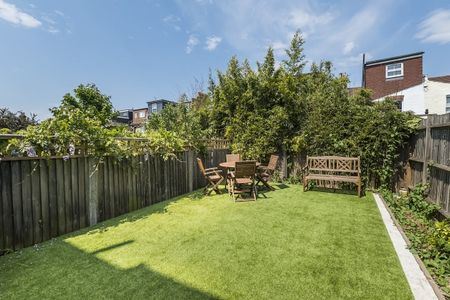 4 bedroom terraced house to rent - Photo 3