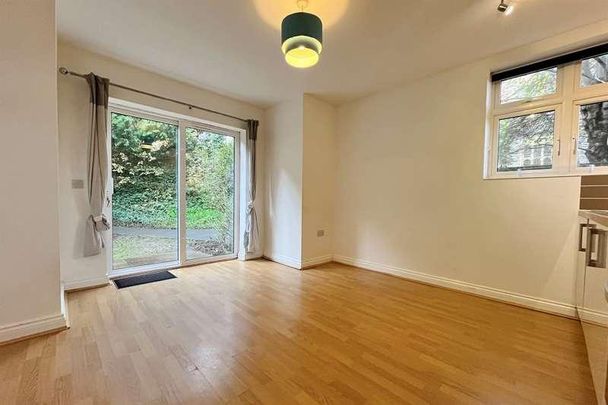 Bournemouth, BH8 - Photo 1